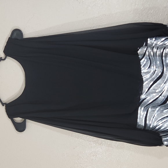 Cache Black/Silver Sequined Cold Shoulder Dress SZ 14 - Picture 2 of 7